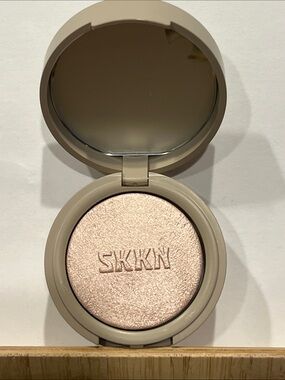 SKKN Rose Glow Highlighter — NWOB
